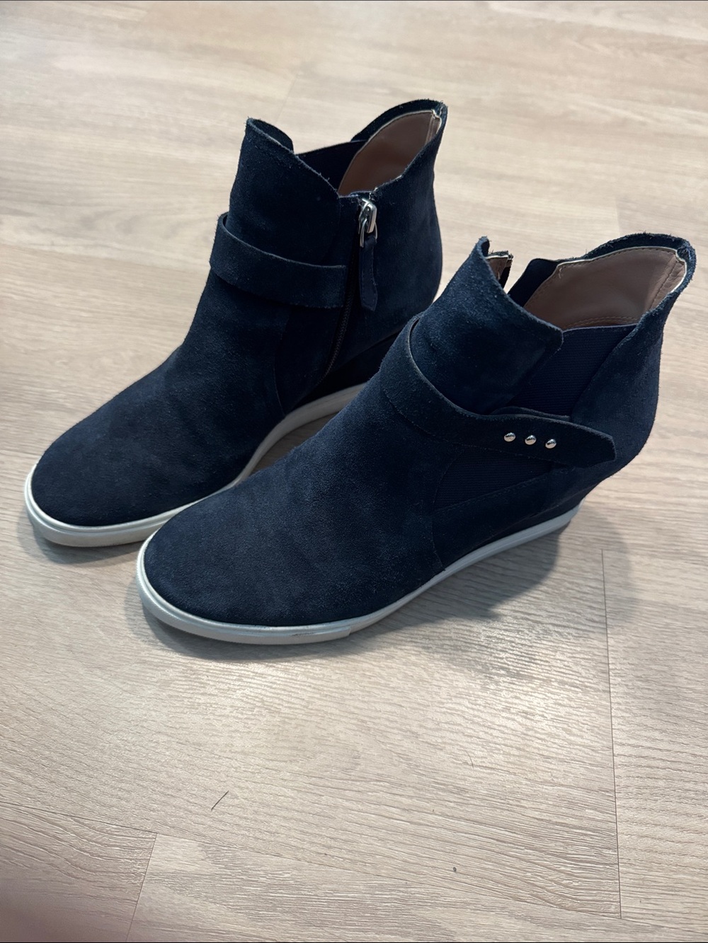 Linea Paolo women’s Navy Suede Wedge Ankle Boots sz 8